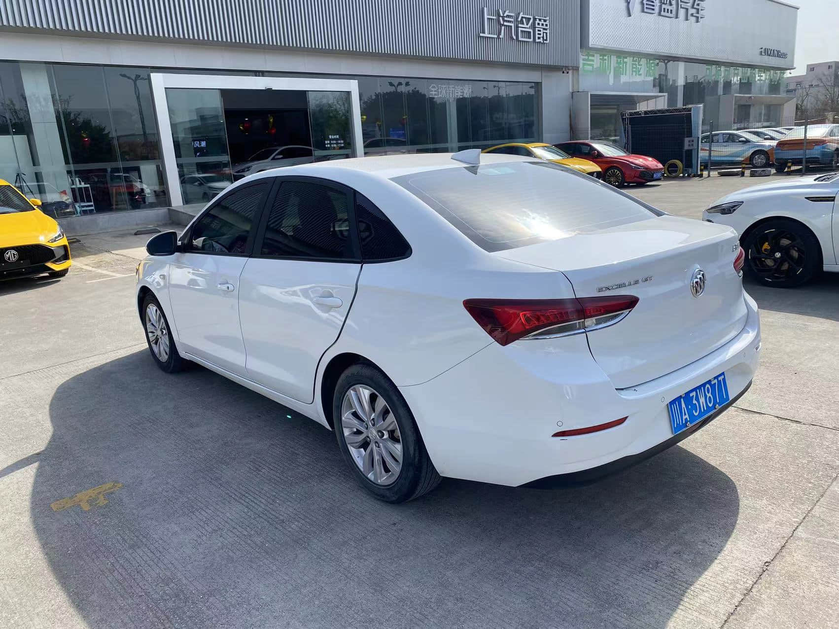 Cheap Used Buick Excelle 2021 1.5L white Automatic Gasoline sedan Voiture d'occasion Second Hand Used Cars For Sale From China