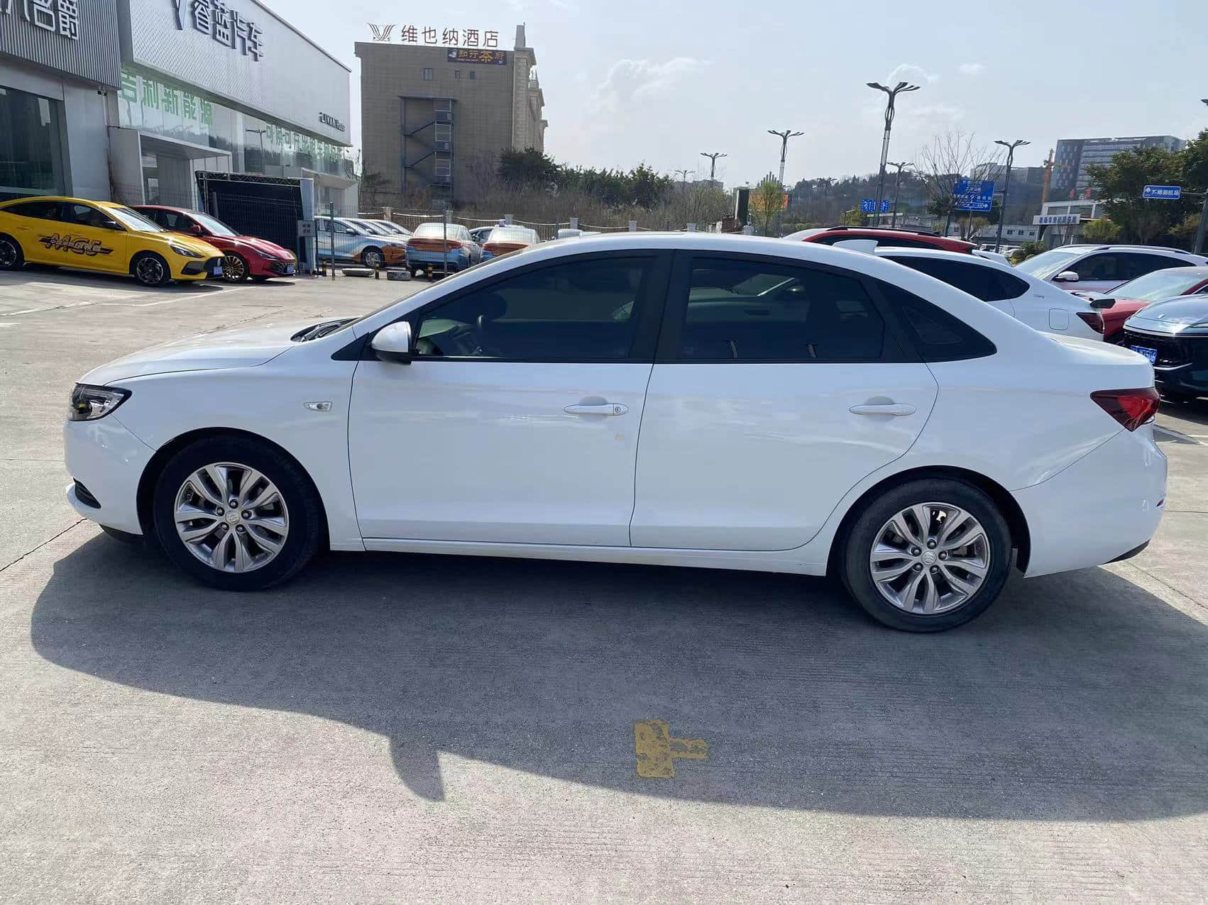 Cheap Used Buick Excelle 2021 1.5L white Automatic Gasoline sedan Voiture d'occasion Second Hand Used Cars For Sale From China