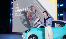 五菱宏光MINIEV四门版4.48万起上市家庭出行更便捷