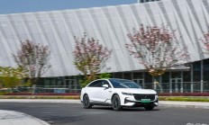 25万预算买车，选小米SU7还是岚图追光PHEV?