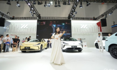 超级智能轿车”智己L6亮相天津国际车展，引领科技新风尚