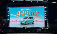 五菱宏光MINIEV四门版上市，升级后排空间